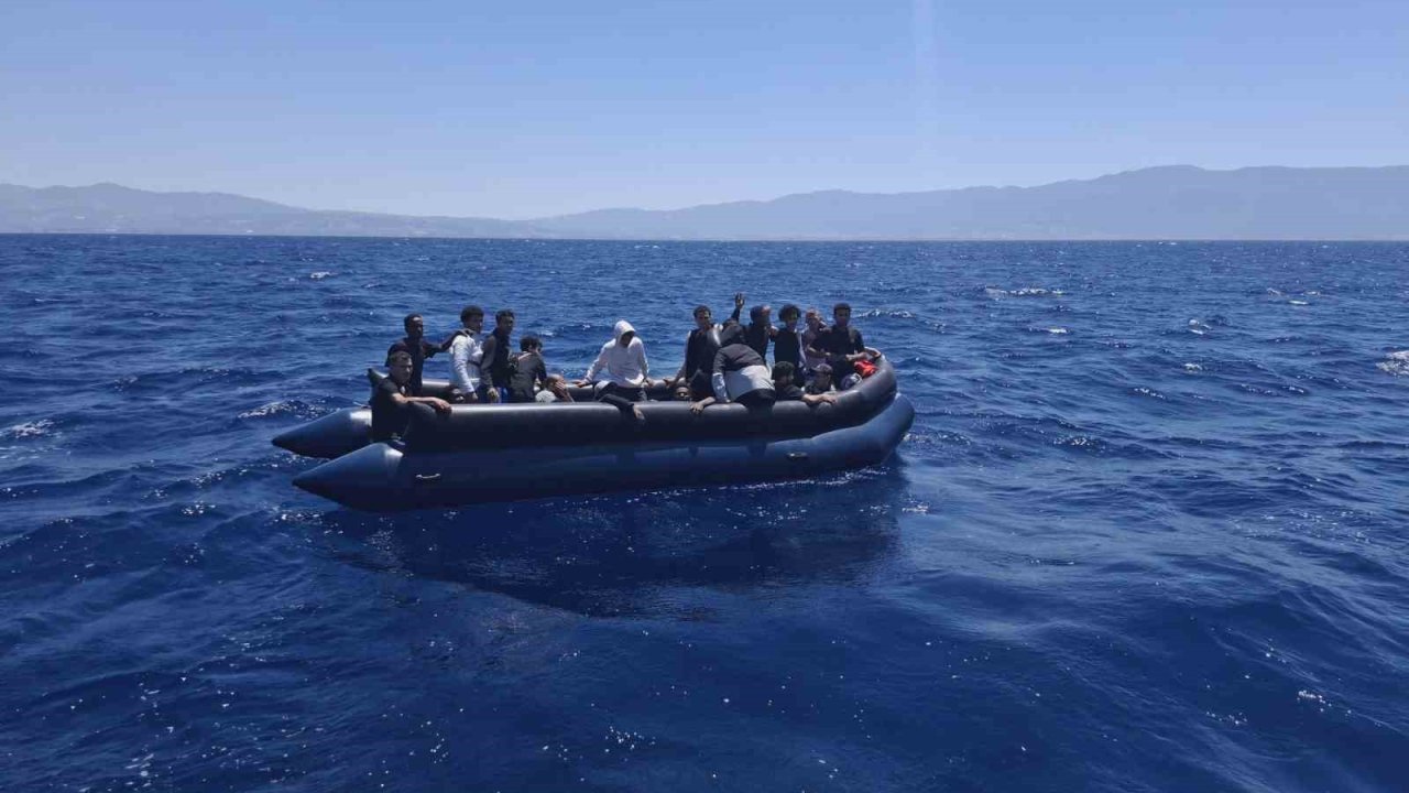 Kuşadası’nda 22 düzensiz göçmen kurtarıldı