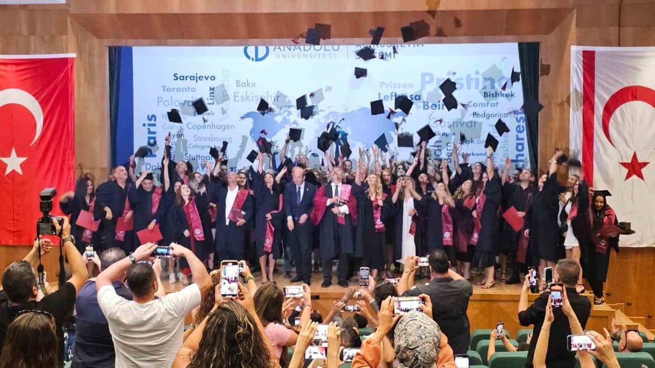 Lefkoşa’da Anadolu Üniversitesi’nin mezuniyet töreni düzenlendi