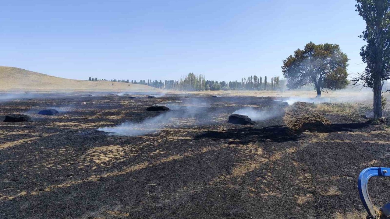 Çorum’da çıkan yangında saman balyaları küle döndü