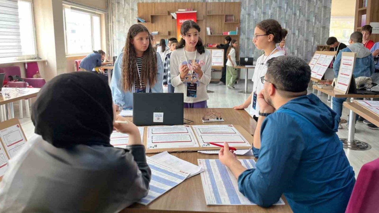 Bayburt Deneyap Atölyesi öğrencileri projelerini sergiledi