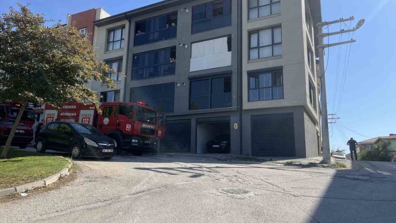 Ocakta unutulan yemek itfaiye ekiplerini alarma geçirdi