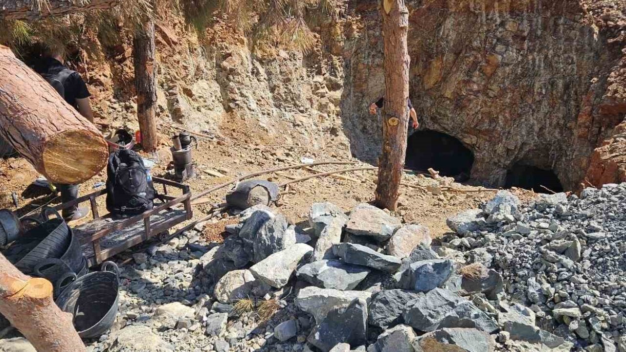 Kaçak krom madeni çıkaran 3 şahıs suçüstü yakalandı