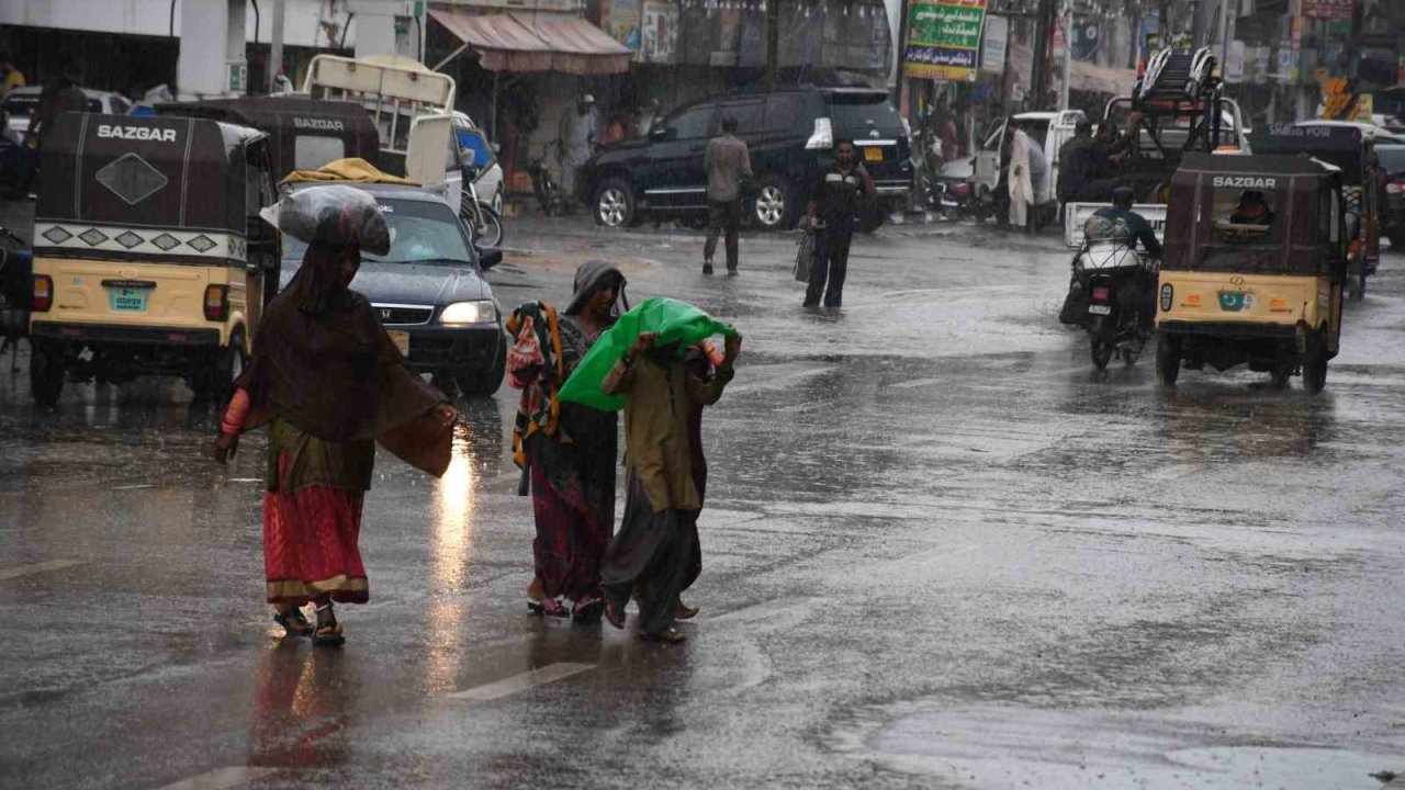 Pakistan’daki muson yağışlarında bilanço 75’e yükseldi