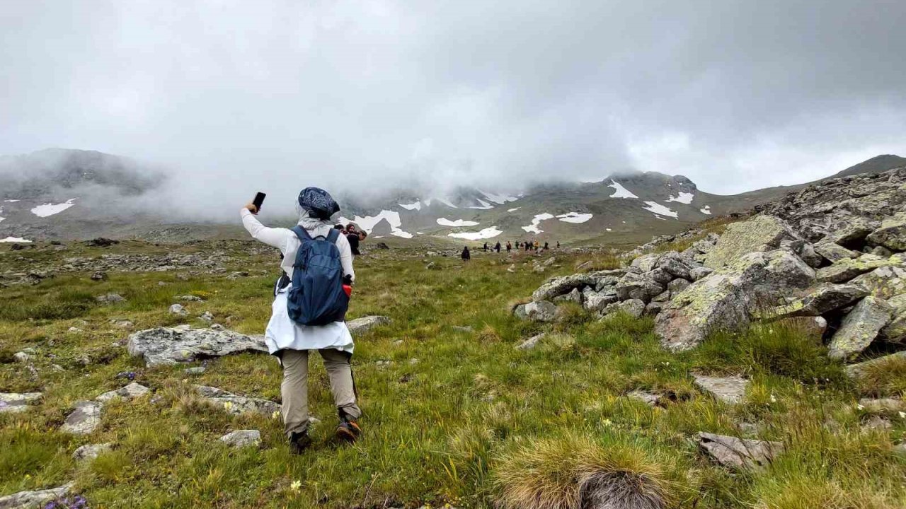Gümüşhane’de anma tırmanışına sis ve çığ riski engeli