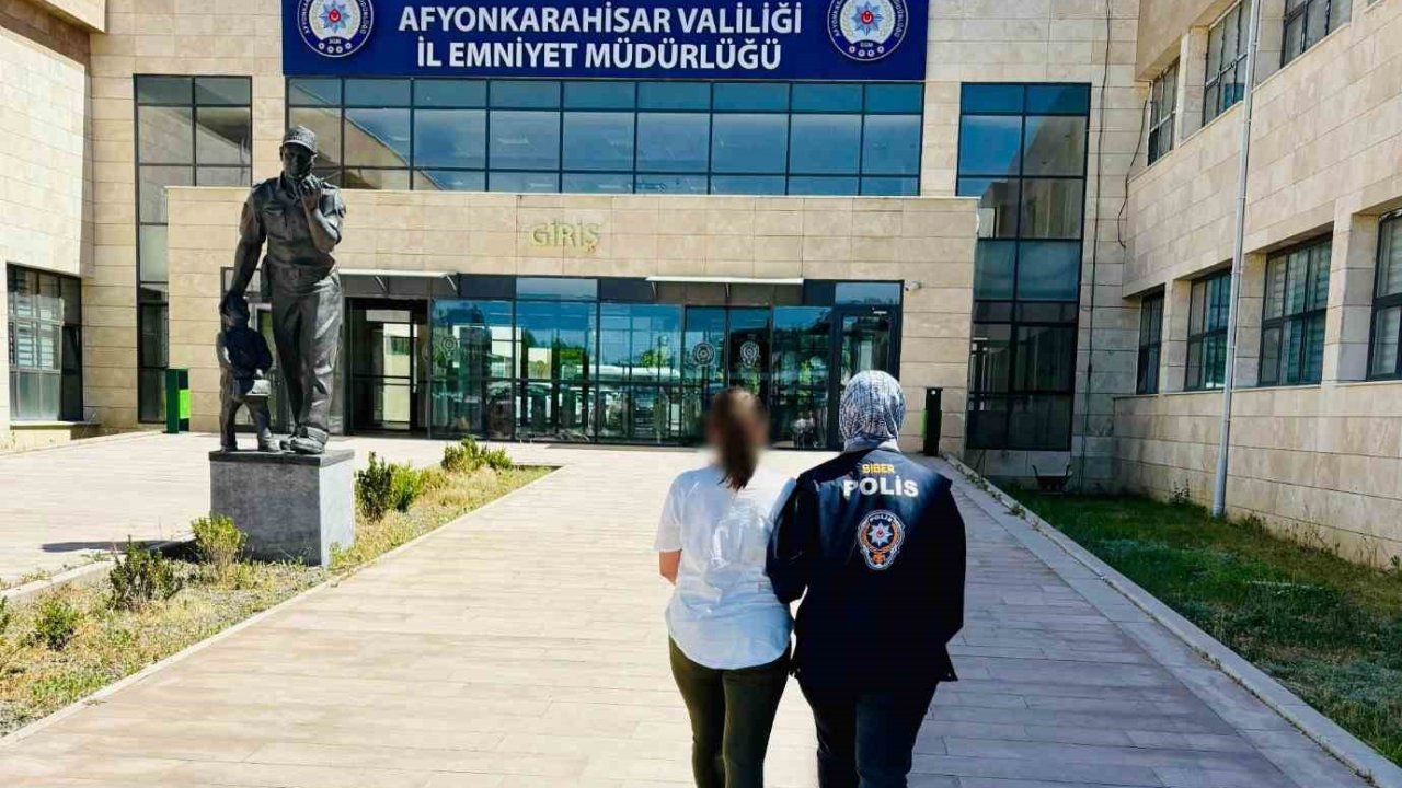 Dolandırıcılık suçundan aranan şahsı polis yakaladı