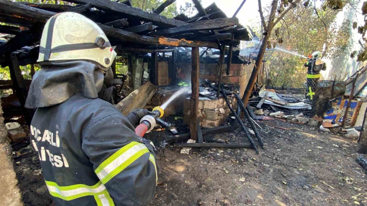 Alevlere teslim olan ahır ve samanlık kullanılamaz hale geldi
