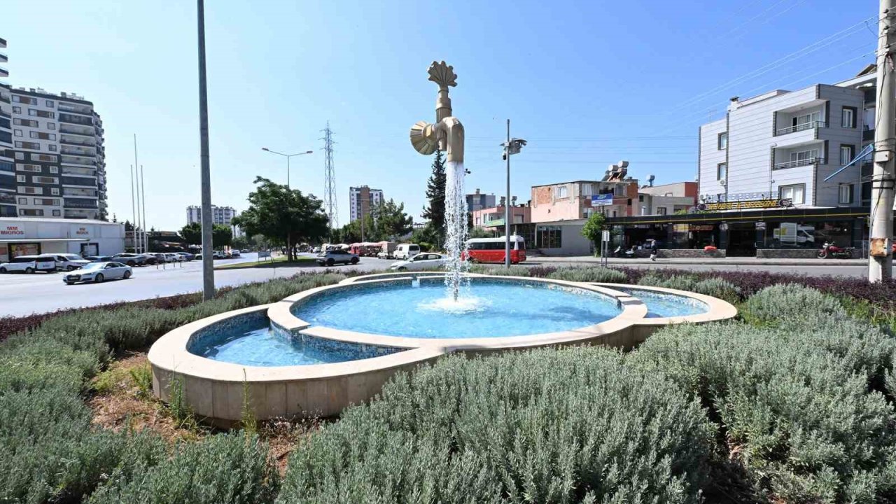 Mersin yaza renkli girdi