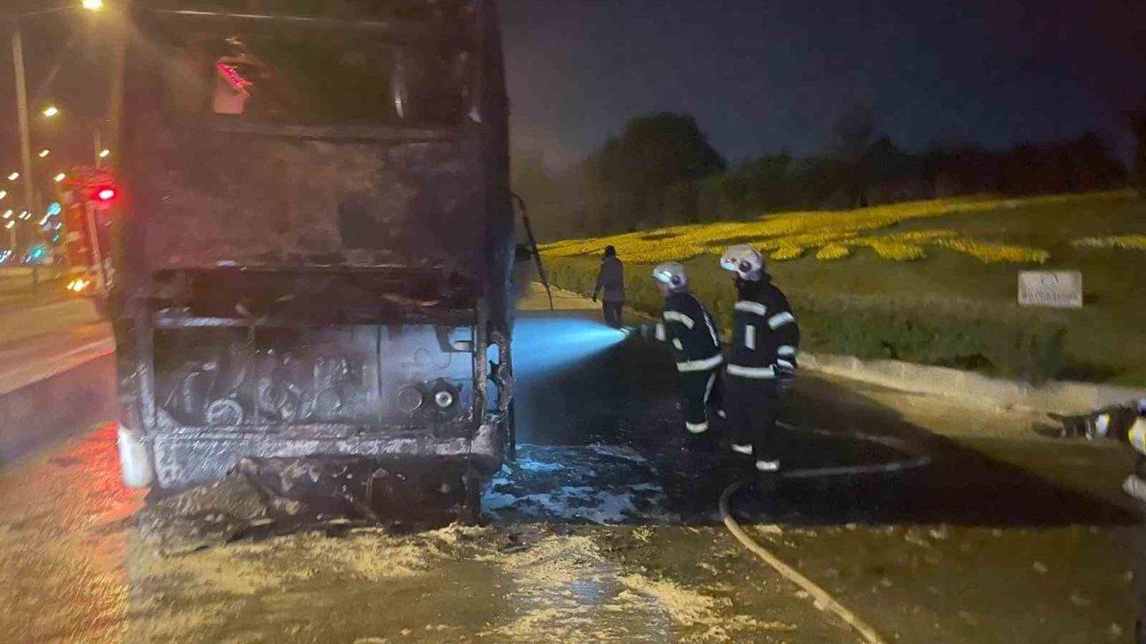 Tur otobüsü alevlerin içerisinde kaldı