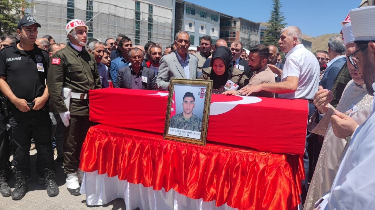 Pençe-Kilit şehidi son yolculuğuna uğurlanıyor