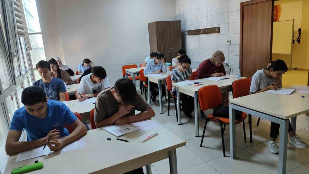 Üniversite hayali kuran gençlere Darıca Belediyesi’nden destek