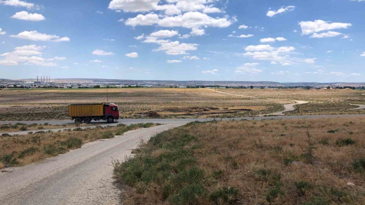 Karanlıkta kalan yola aydınlatma istiyorlar