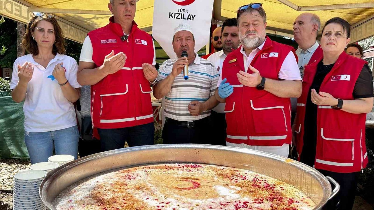 Türk Kızılay Manisa’dan 1000 kişiye aşure ikramı