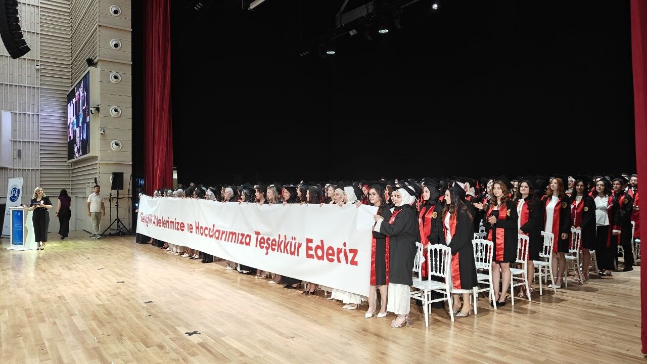 Erciyes Üniversitesi Tıp Fakültesi 51. dönem mezunlarını verdi