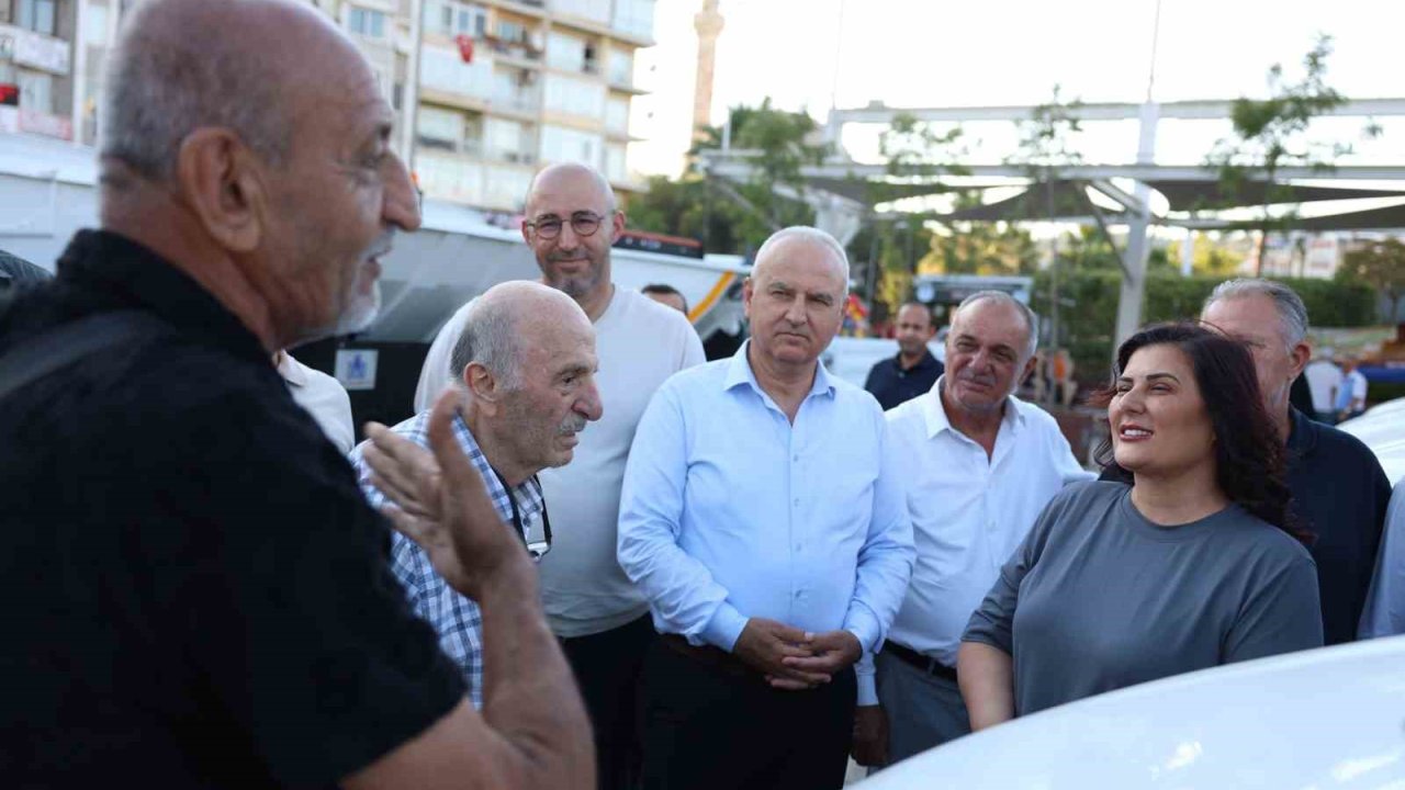 Belediyeye yeni alınan araçları gören yaşlı amcalar, Başkan Çerçioğlu’na böyle teşekkür etti