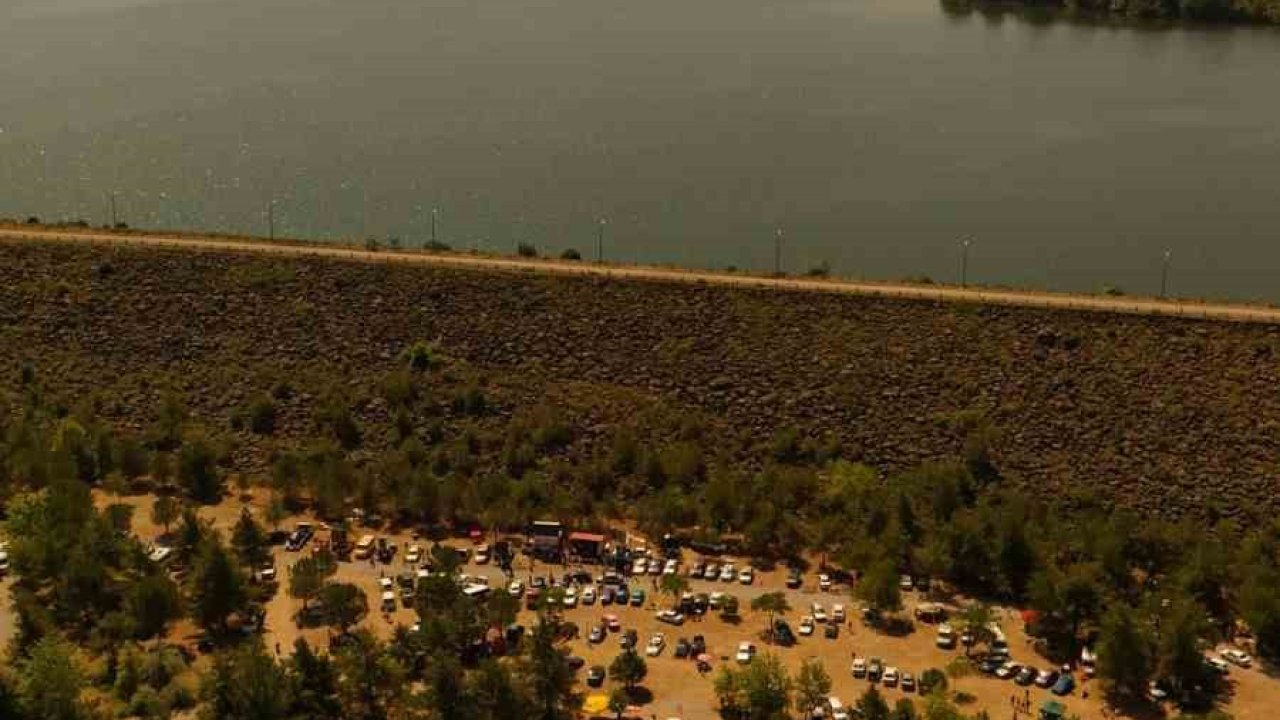 Görsel şölen sunan Derbent Barajı, doğaseverlerin yeni gözdesi oldu