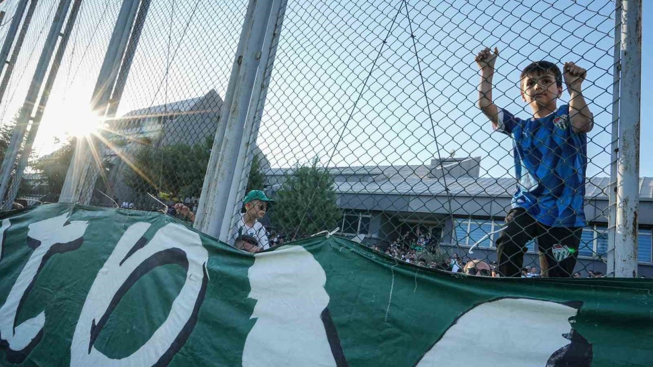Bursaspor sezonu taraftarıyla açtı