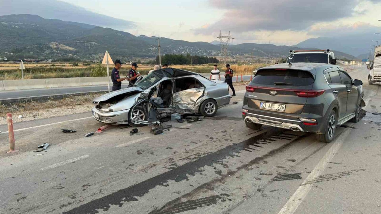 Osmaniye’de iki otomobil çarpıştı: 2 yaralı