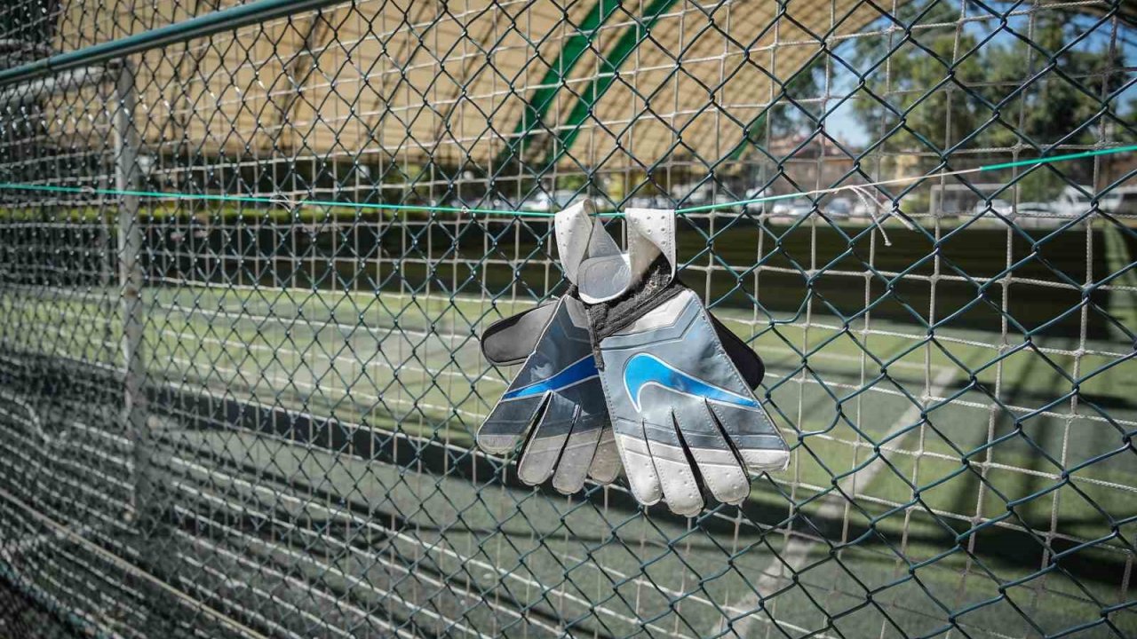 Tarihi spor kulübünü mahkeme kararı beklenmeden boşalttılar