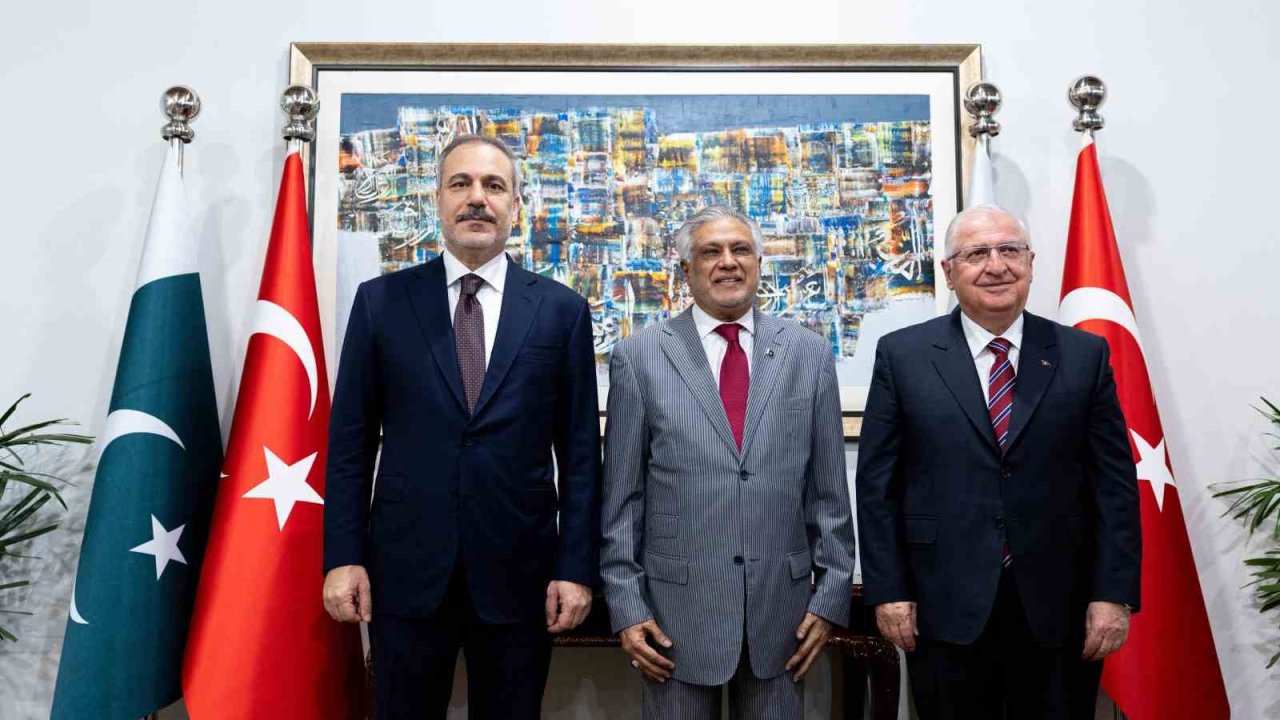 Bakan Fidan, Pakistanlı mevkidaşı Dar ile görüştü