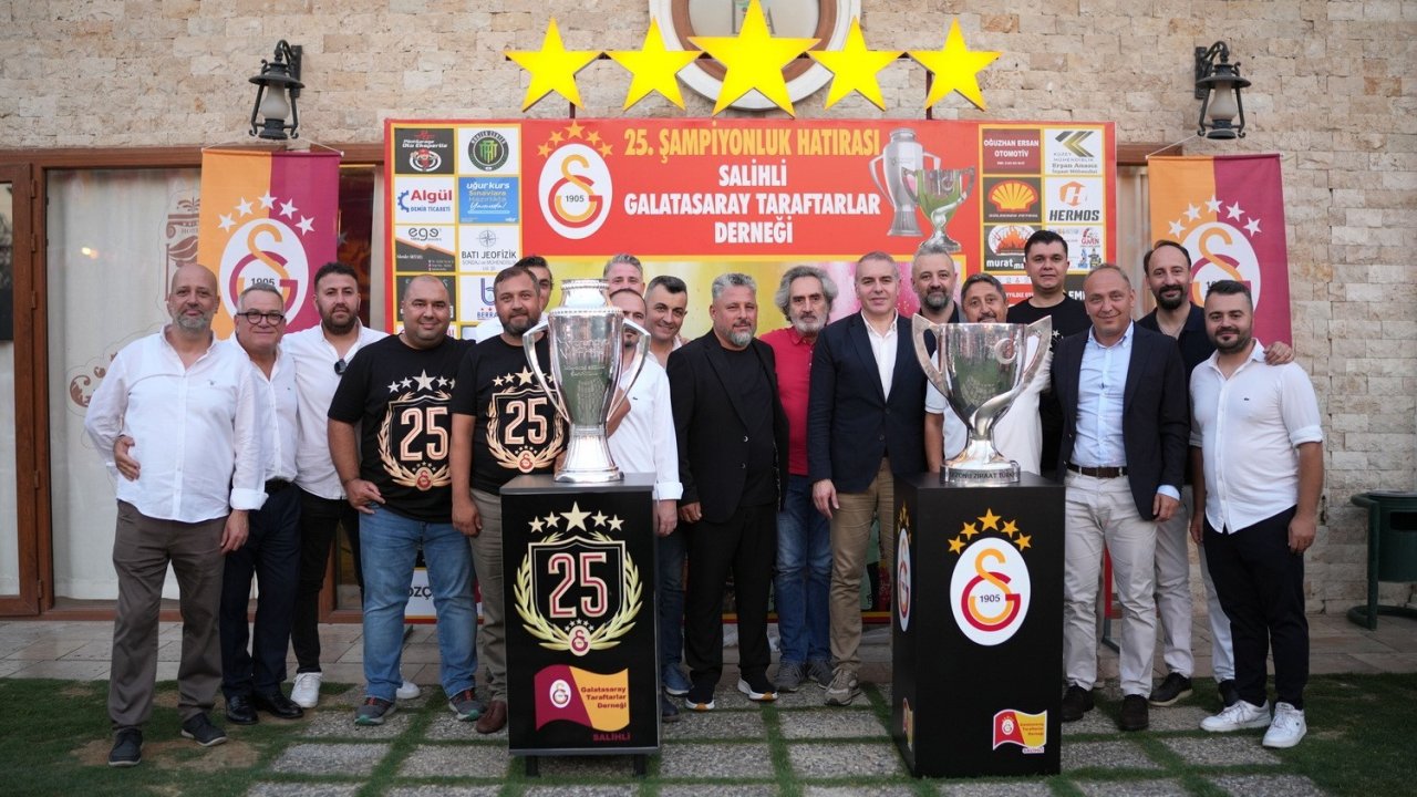 Salihli’deki Galatasaraylılardan çifte kupalı kutlama