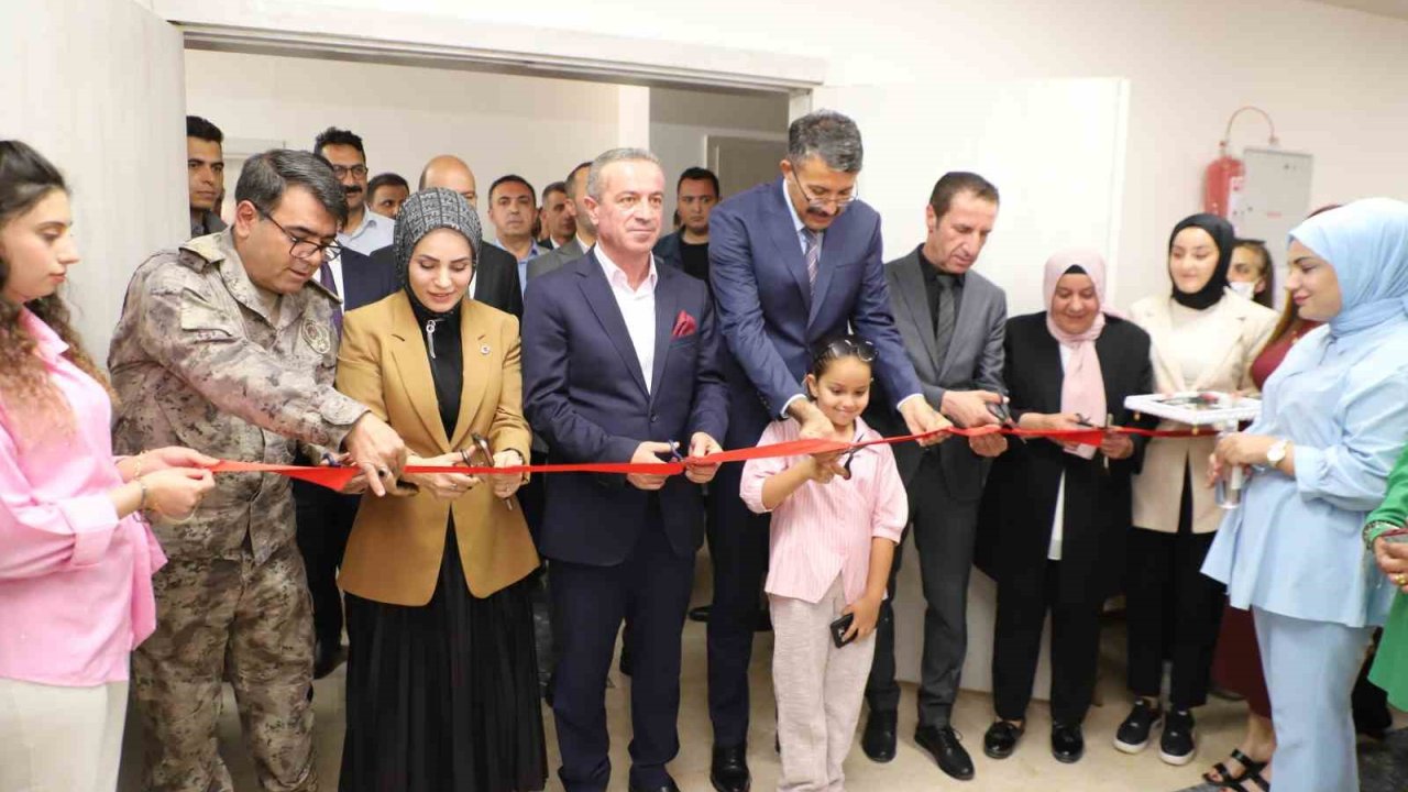 Hakkari’de 1940 ve 1960’lara ait gelinlikler sergilendi