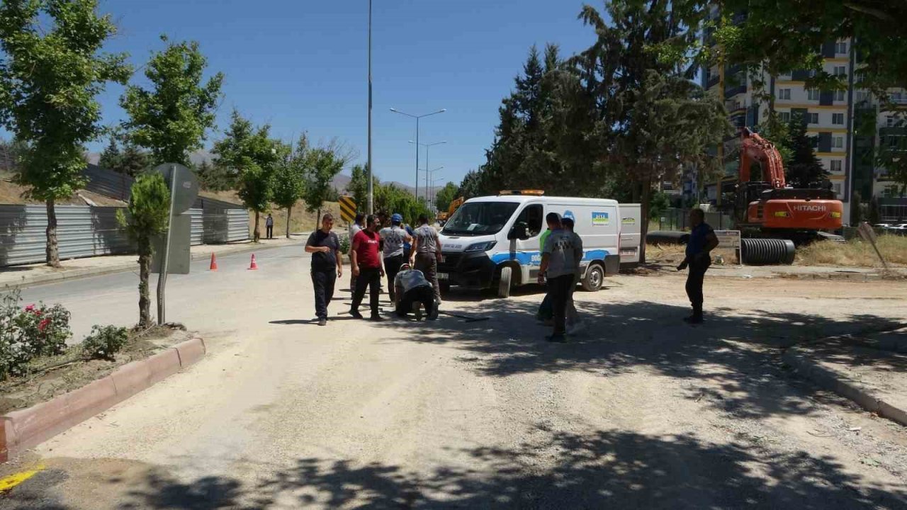 Malatya’da altyapı çalışmasında doğalgaz borusu patladı