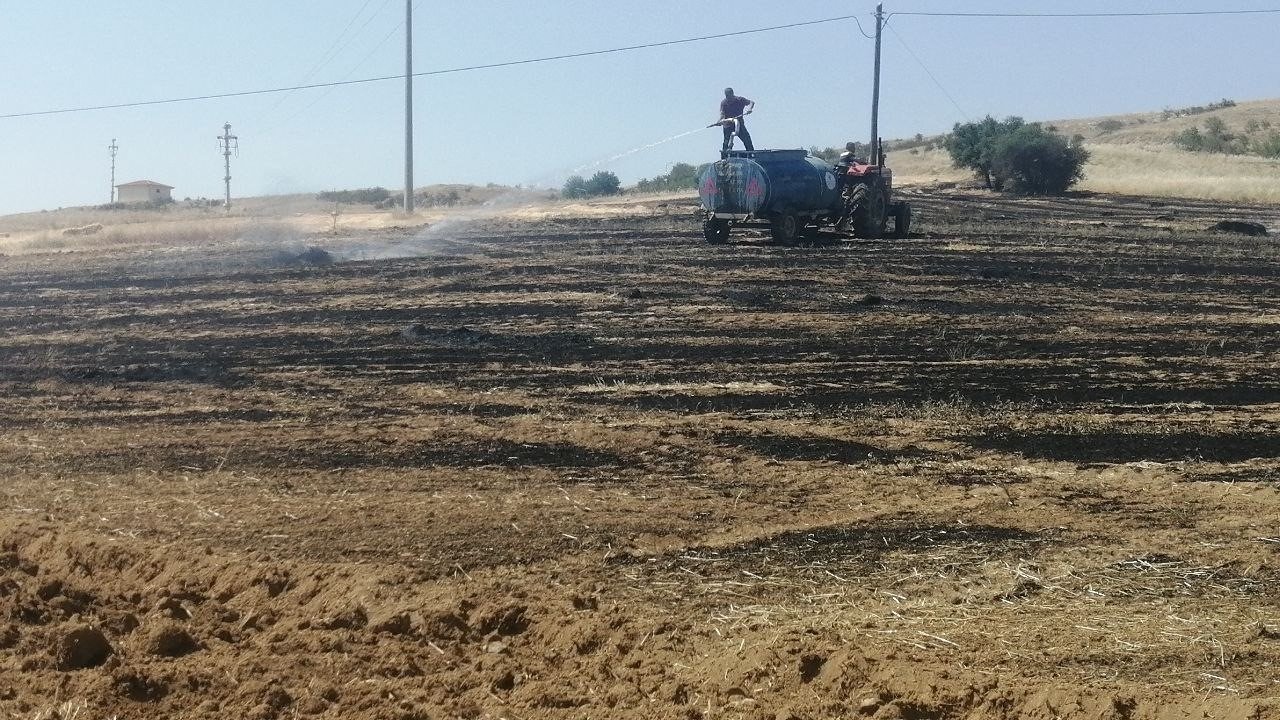 Isparta’da 30 dönümlük tarla yanarak kül oldu