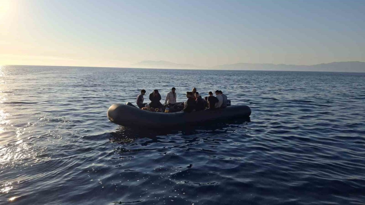 Ayvacık’ta 16’sı çocuk 23 kaçak göçmen kurtarıldı