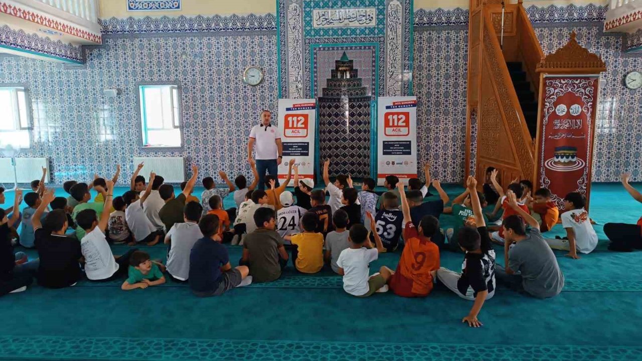 Elazığ’da 112 ekipleri yaz Kur’an kursu öğrencilerini bilgilendirdi