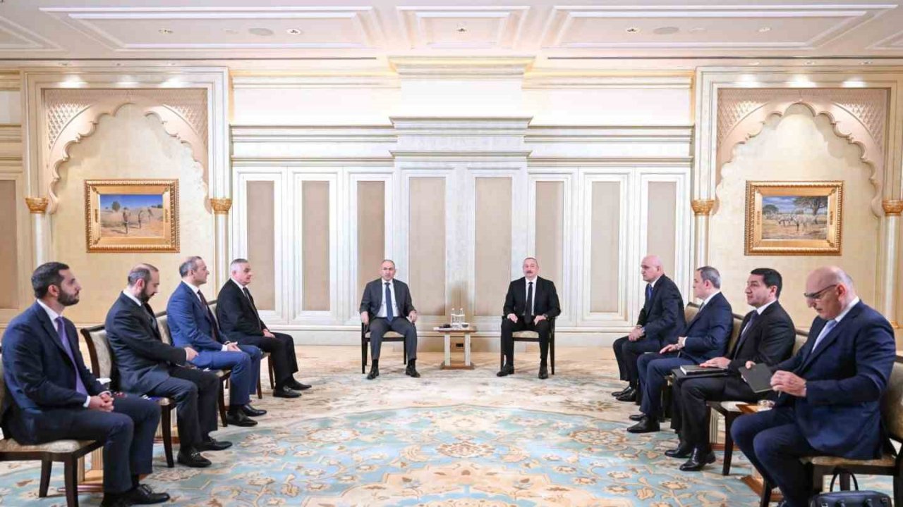 Azerbaycan Cumhurbaşkanı Aliyev ile Ermenistan Başbakanı Paşinyan’ın görüşmesi başladı