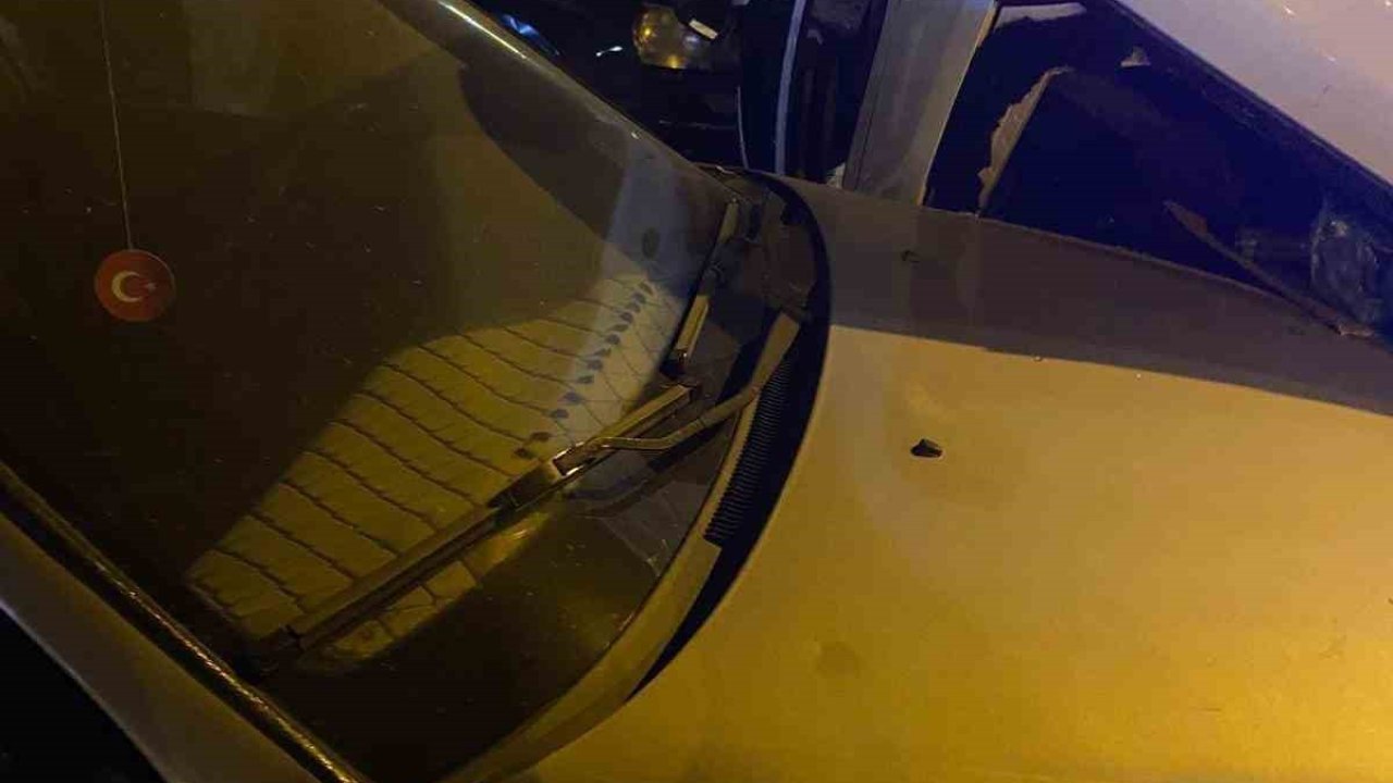 Elazığ’da takla atan otomobil, park halindeki araçlara çarptı