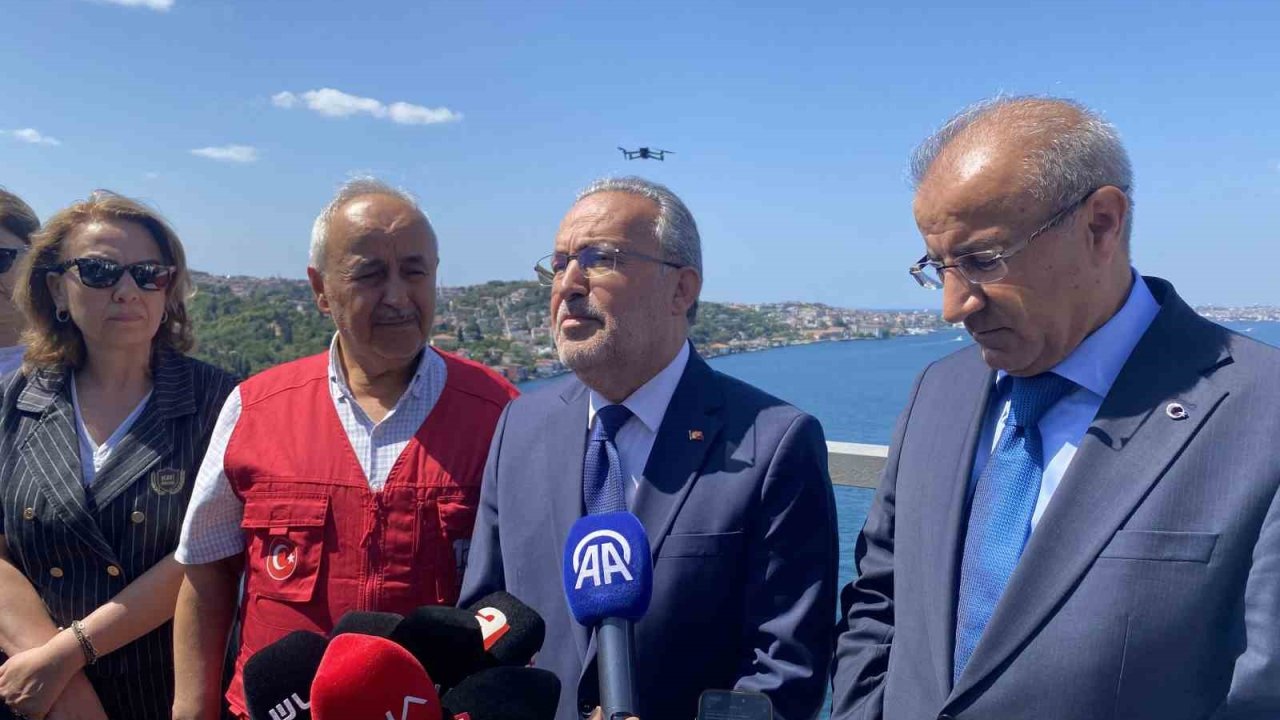 15 Temmuz Şehitler Köprüsü’ne dev Türk bayrağı asıldı