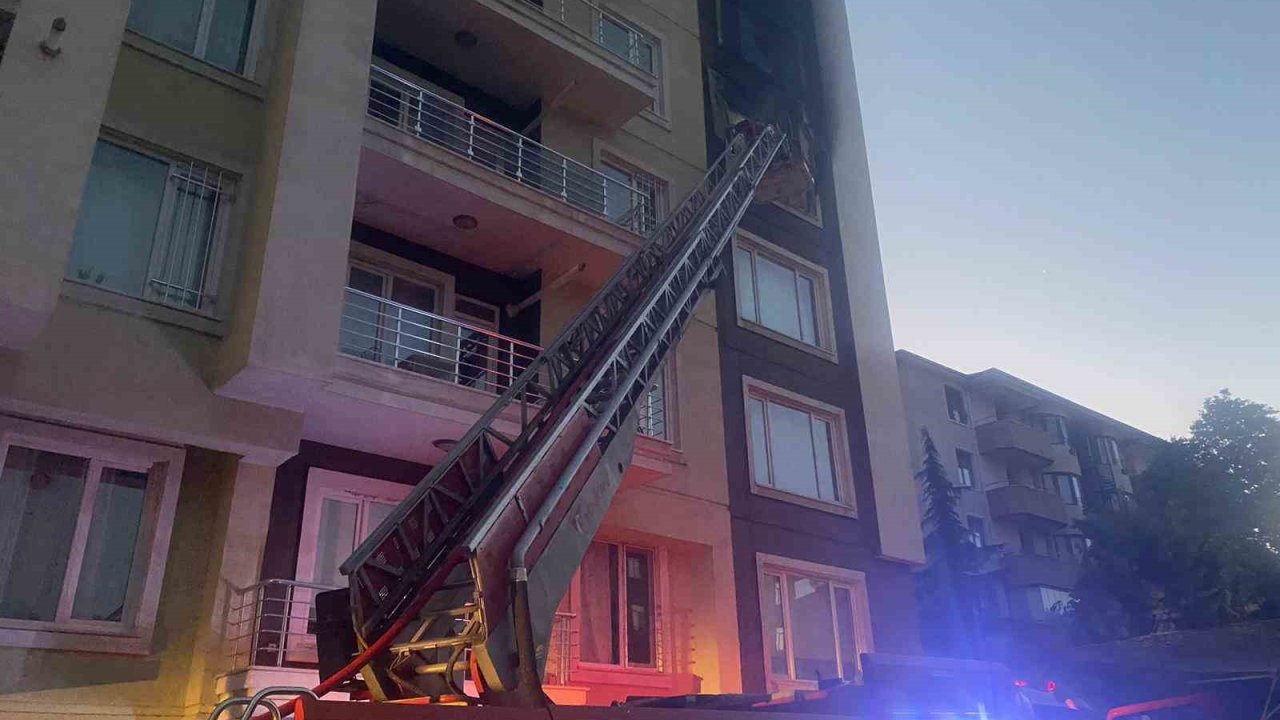 Van’da korkutan ev yangını