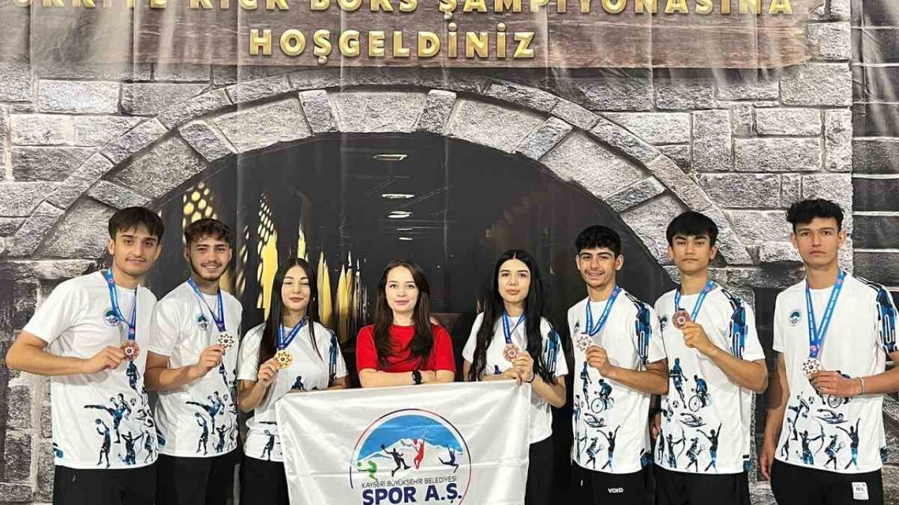 Kick Boks’ta Kayseri’ye 7 madalya