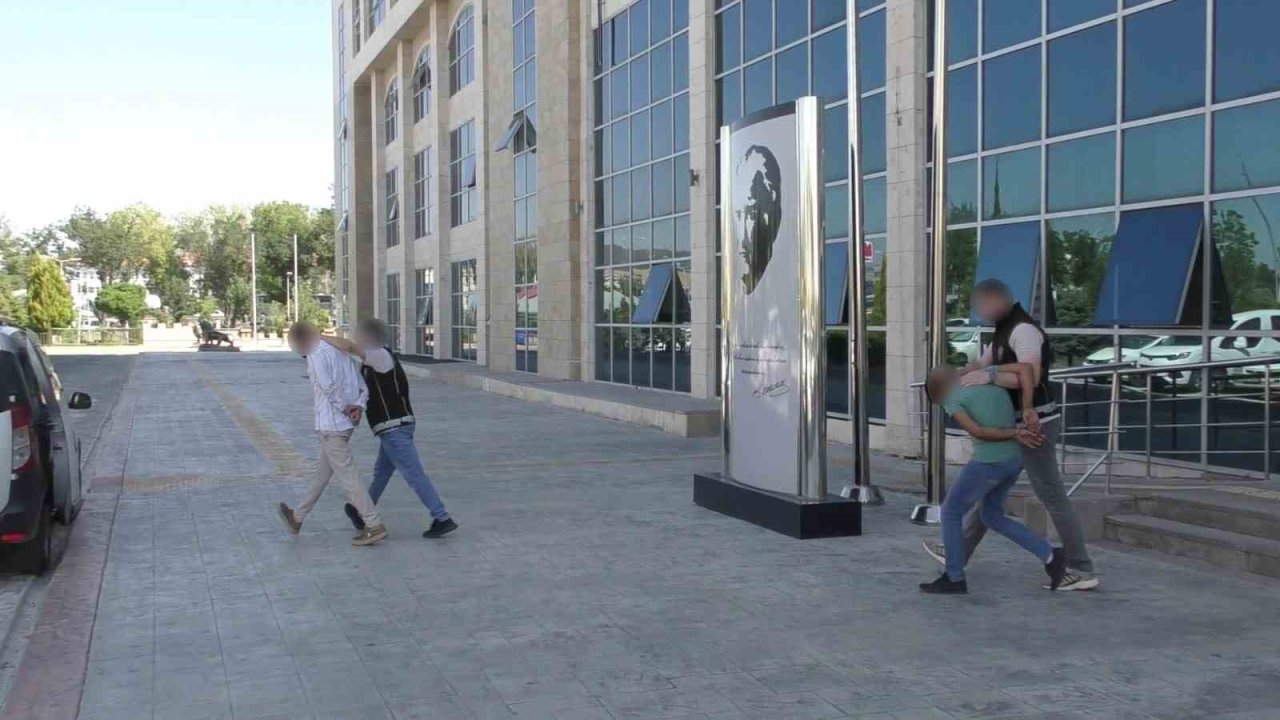 Uşak’ta 3 uyuşturucu taciri tutuklandı