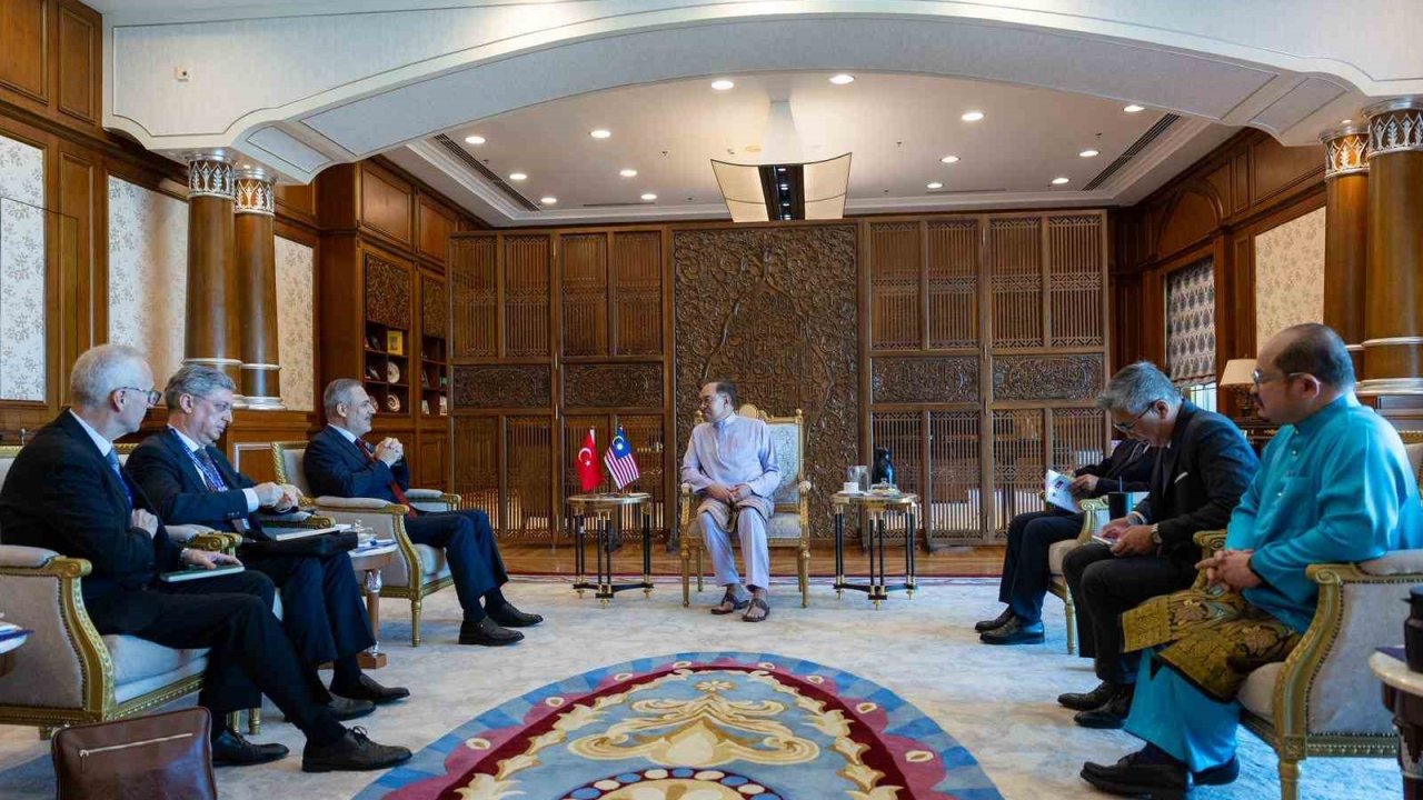 Dışişleri Bakanı Fidan, Malezya Başbakanı Enver İbrahim ile görüştü