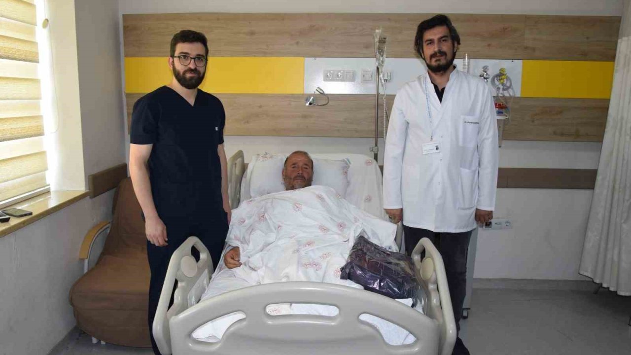 Bayburt’ta kalp yetersizliğiyle 4 senedir mücadele eden hastaya şoklama özelliği bulunan kalp pili takıldı