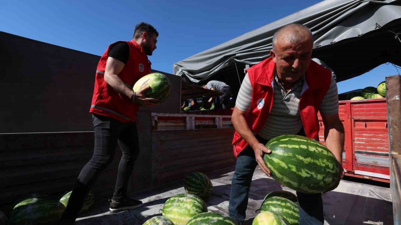 Başkan Büyükkılıç’tan yaz sıcaklarında gönüllere dokunan destek