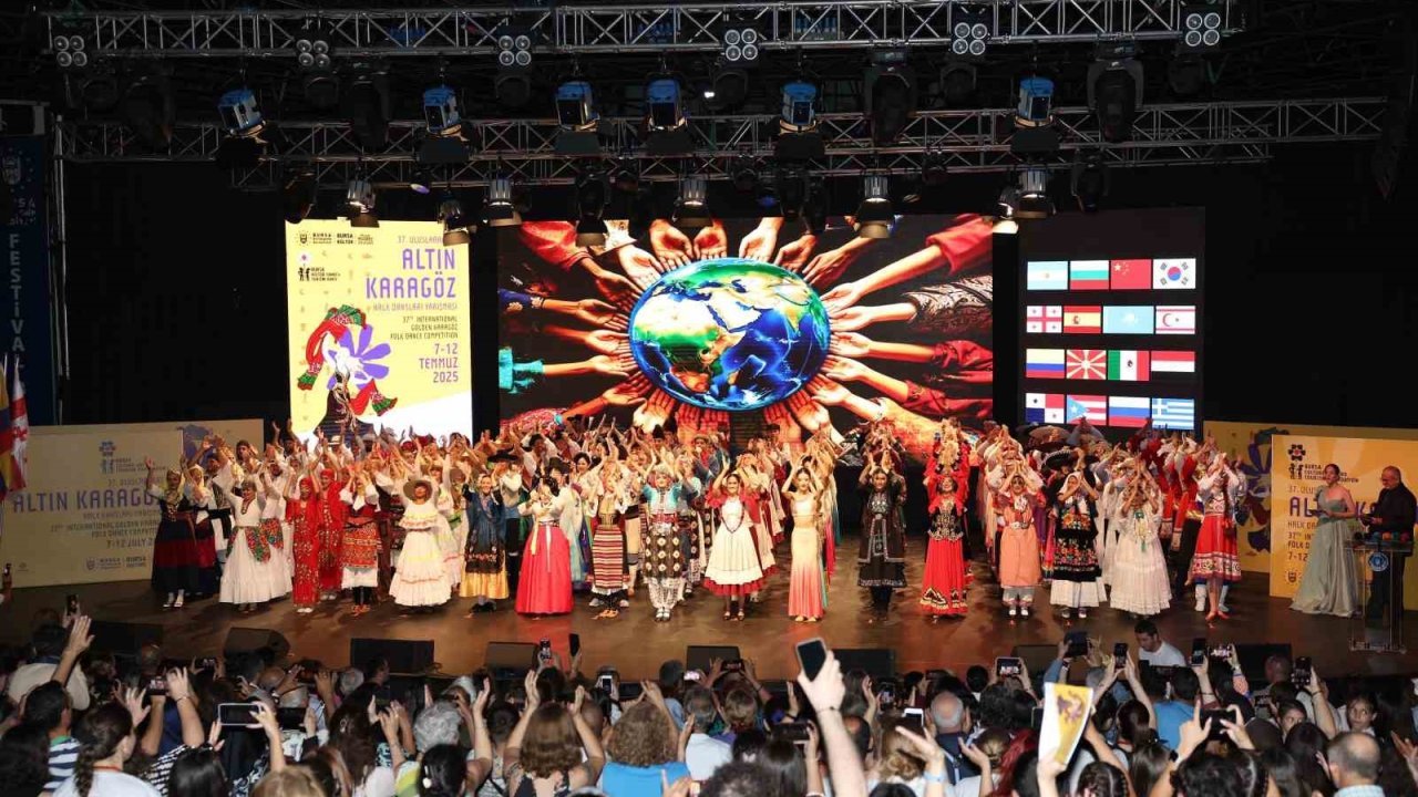 Altın Karagöz Halk Dansları heyecanı Bursa’yı sardı