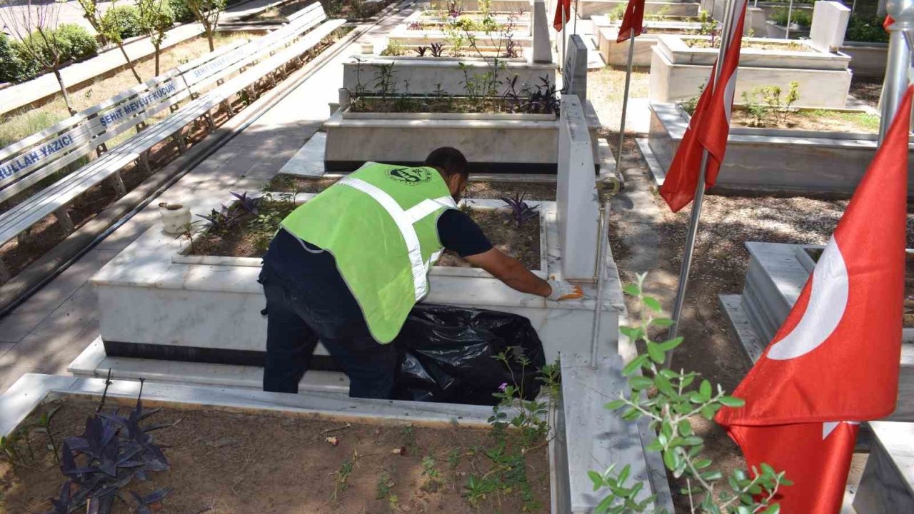 HBB, mezarlıklarda bakım ve onarım çalışmalarını sürdürüyor