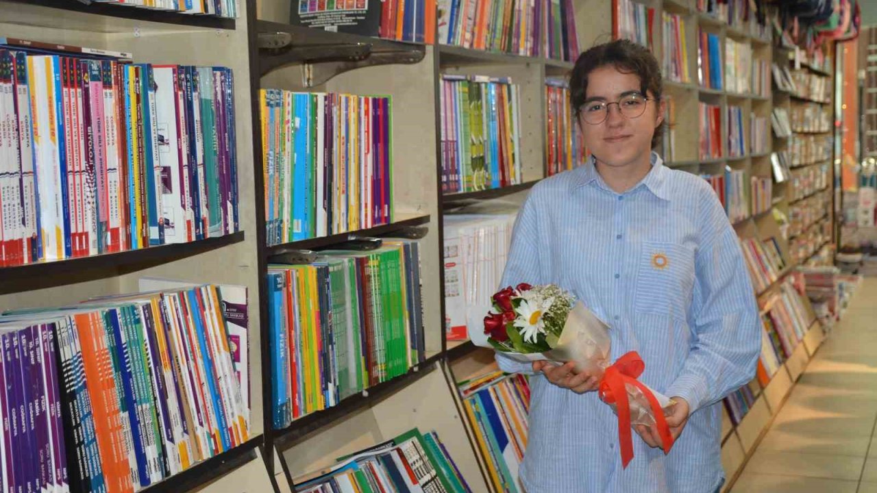 Tatvanlı Zeynep LGS’de 500 tam puan alarak Türkiye 1.’si oldu