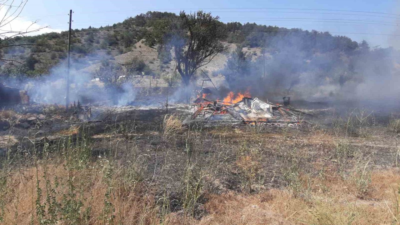 Bolu’da facianın eşiğinden dönüldü: Tarlada çıkan yangın ormana sıçramadan söndürüldü