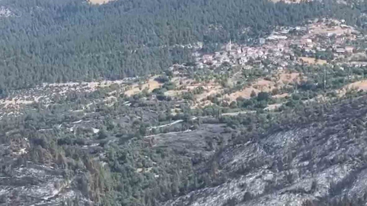 Dursunbey yangınında soğutma çalışmaları başladı