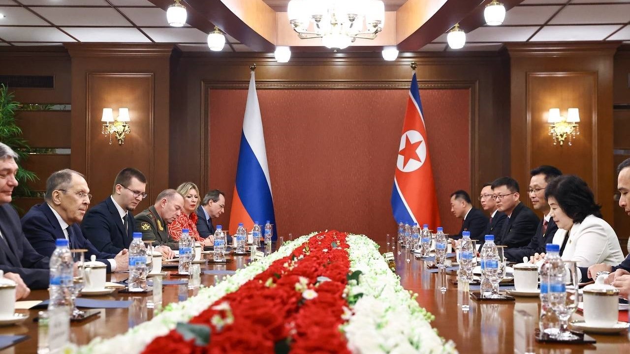 Rusya Dışişleri Bakanı Lavrov, Kuzey Kore’de mevkidaşı Choe ile görüştü