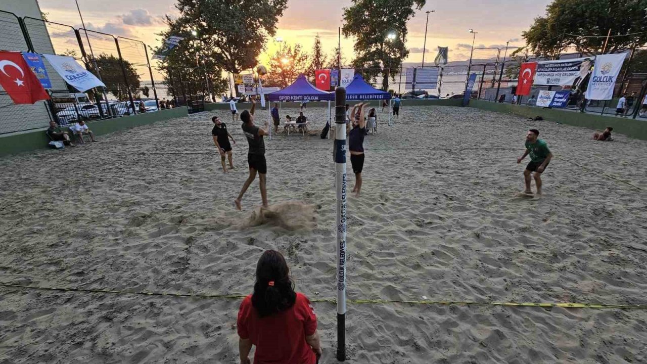 Gölcük’te her yıl şenliğe dönüşen turnuva başladı