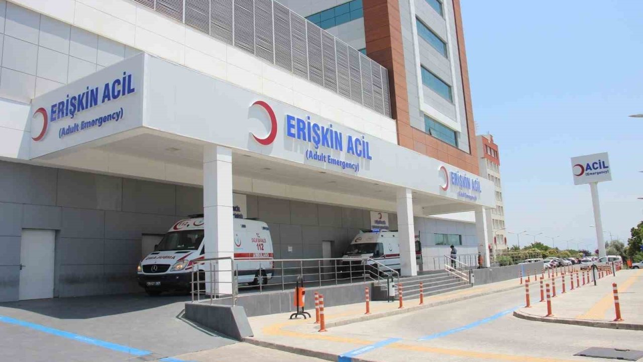 Kar maskeli şahıs çocuğu başından bıçakla ağır yaraladı