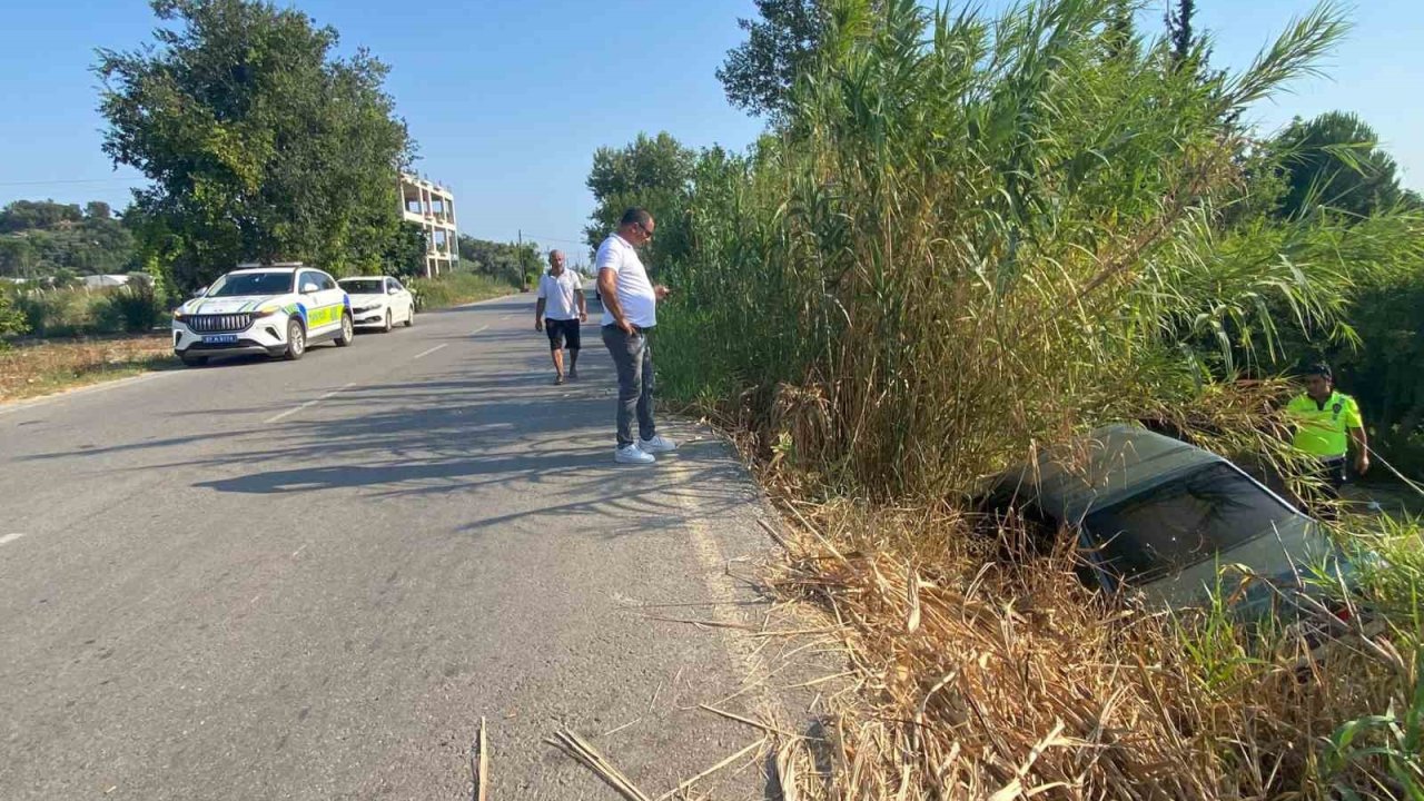 Antalya’da otomobil şarampole uçtu: Anne ve kızı yaralandı