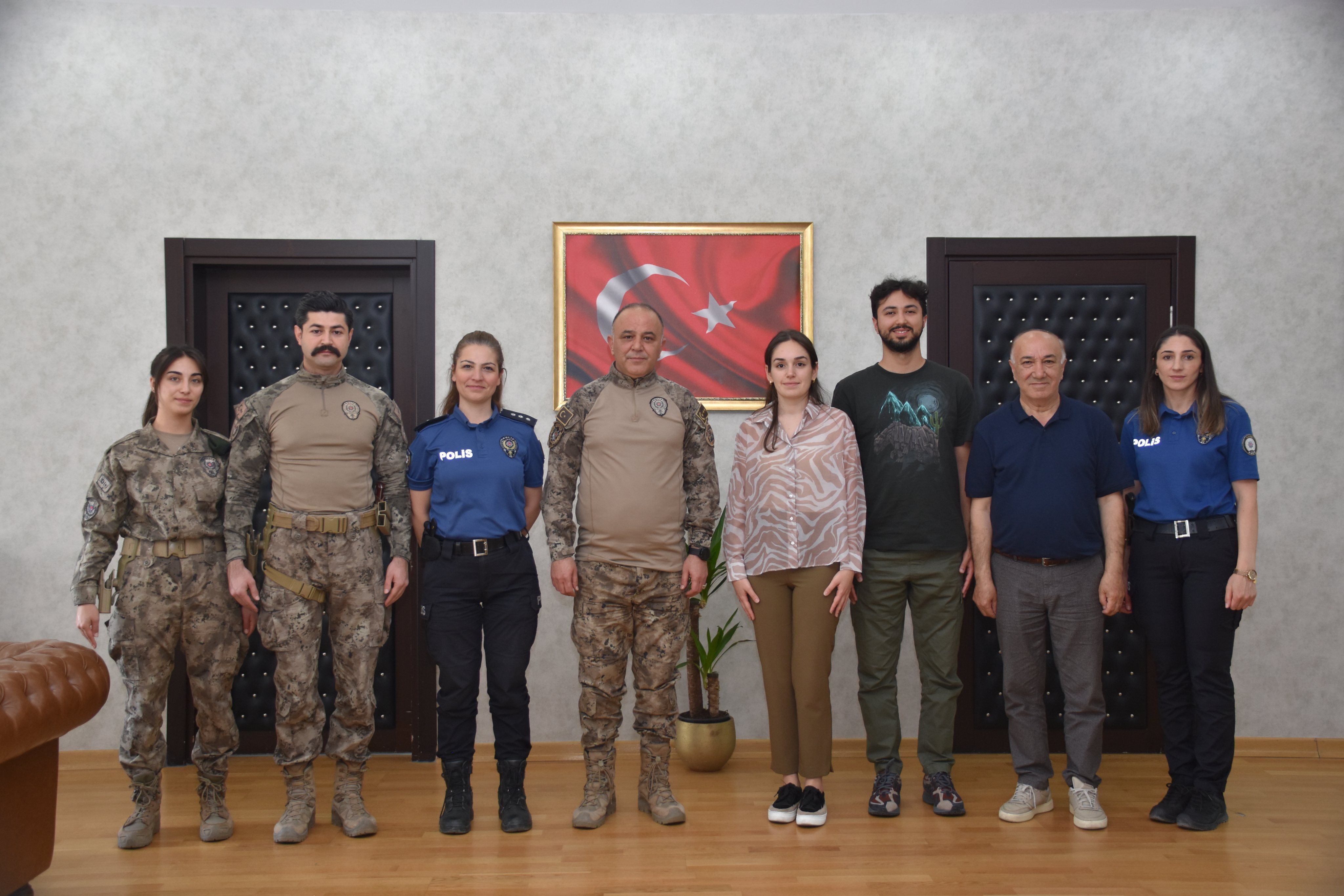 Emniyet Müdürü Saka, Şehit Kızı Tazegül’ü makamında ağırladı