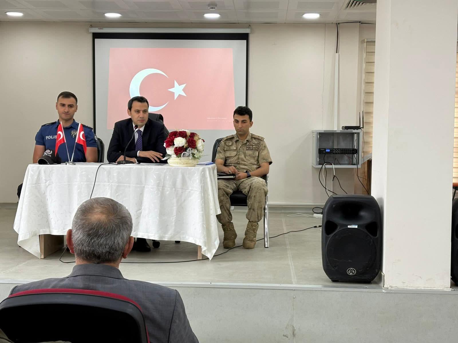 Selim Kaymakamı Semiz, Muhtarlarla Tanışma Toplantısı Düzenledi