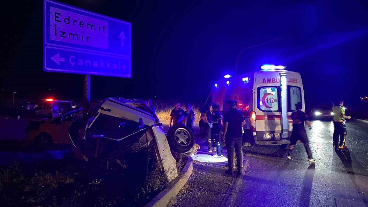 Çanakkale’de iki otomobil çarpıştı: 1’i ağır 3 yaralı